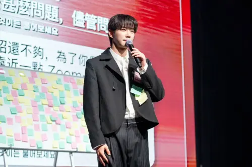 ▲台灣粉絲透過便利貼寫下對李濬榮的話愛,他也暖心一一回應。(圖/SHOWOFFICE) ▲台灣粉絲透過便利貼寫下對李濬榮的話愛,他也暖心一一回應。(圖/SHOWOFFICE)