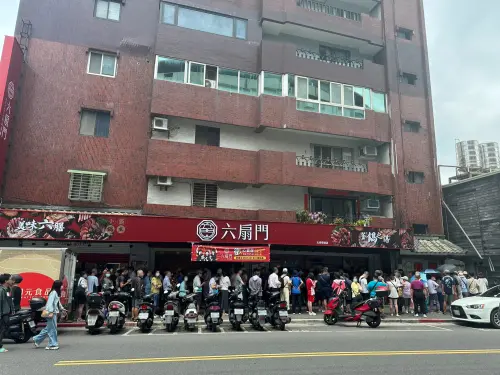 六扇門買一送一優惠活動!鬍鬚張魯肉飯今開吃 全台自助吧大升級 ▲六扇門「北投懷德店」8月1日正式開幕。(圖/六扇門提供)