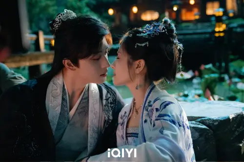 ▲李蘭迪、敖瑞鵬《朝雪錄》戲裡辦案談情戲外互虧放閃。（圖／iQIYI愛奇藝國際版）