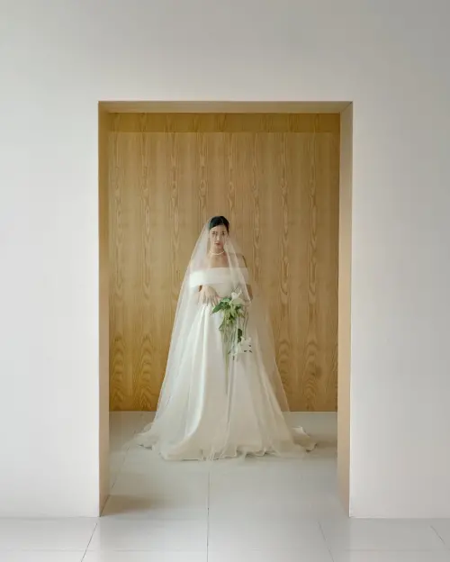 ▲▼崔妍秀(上)身高170,目前是模特兒,跟金泰賢相差12歲(圖/崔妍秀IG) ▲▼崔妍秀(上)身高170,目前是模特兒,跟金泰賢相差12歲(圖/崔妍秀IG)