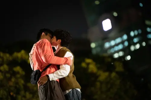 ▲王品澔、葛丞101前吻出收視最高點。（圖／華視、公視台語台提供）