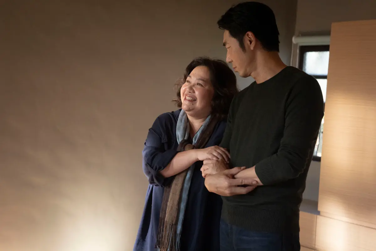 ▲《拜六禮拜》鍾欣凌（左）不僅要告別房子，還要告別初戀李李仁，拍這場戲時她幾度哽咽到說不出話。（圖／華視、公視台語台提供）