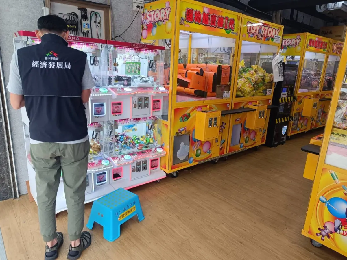 販賣機藏亂象 中市稽查違規業者不手軟