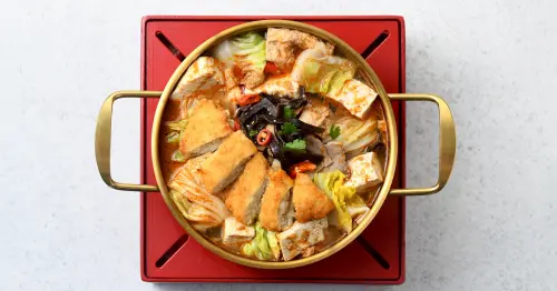 ▲經典沙鍋魚頭進化為時尚個人鍋物，無論炸魚、豆腐還是高山蔬菜，樣樣講究、份量剛好。（圖／台灣觀光協會提供）