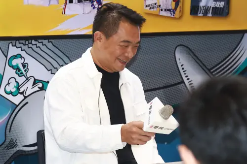 ▲彭政閔建議《一百萬次的揮棒》作者楊白，可以在後續章節中加入國際賽經歷。（圖／記者葉政勳攝，2025.07.28）