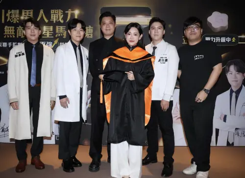 ▲1G老濕（中）出席品牌記者會，親朋好友們來站台。（圖／GSEX提供）