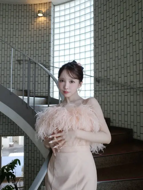 ▲三上悠亞身穿婚紗禮服出席活動惹議。(圖/翻攝自三上悠亞IG) ▲三上悠亞身穿婚紗禮服出席活動惹議。(圖/翻攝自三上悠亞IG)