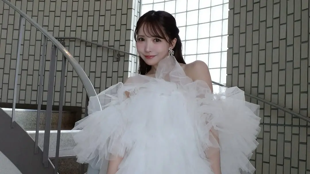 ▲日本前AV女星三上悠亞昨（10）日宣布加盟TPBL福爾摩沙夢想家啦啦隊Formosa Sexy，成為球季最受矚目的外援成員，她過去13歲與15歲的「暴牙黑臉舊照」遭挖出引熱議，網友驚呼變化大，也有粉絲力挺「女大十八變」。（圖／翻攝自三上悠亞IG@yua_mikami）