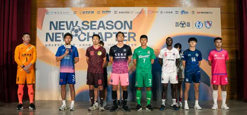 2025 年台灣企業甲級足球聯賽(Taiwan Football Premier League,TFPL)邁入第九屆賽季。去年度總統盃冠軍──臺南市台灣鋼鐵足球隊,將以衛冕王者之姿挑戰企甲六連霸。陣中門將潘文傑代表球隊發表新賽季宣言時提到今年有兩個目標,「第一個是持續捍衛連霸路,再來是可以在AFC挑戰者盃的聯賽取得比以往更好的成績。」(圖/大漢運動行銷公司提供) ▲2025 年台灣企業甲級足球聯賽(Taiwan Football Premier League,TFPL)邁入第九屆賽季。去年度總統盃冠軍──臺南市台灣鋼鐵足球隊,將以衛冕王者之姿挑戰企甲六連霸。陣中門將潘文傑代表球隊發表新賽季宣言時提到今年有兩個目標,「第一個是持續捍衛連霸路,再來是可以在AFC挑戰者盃的聯賽取得比以往更好的成績。」(圖/大漢運動行銷公司提供)
