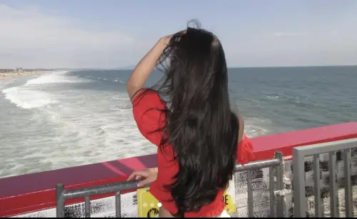 ▲許老三久違分享近況，紅衣白裙穿搭引熱議。（圖／許老三 IG）