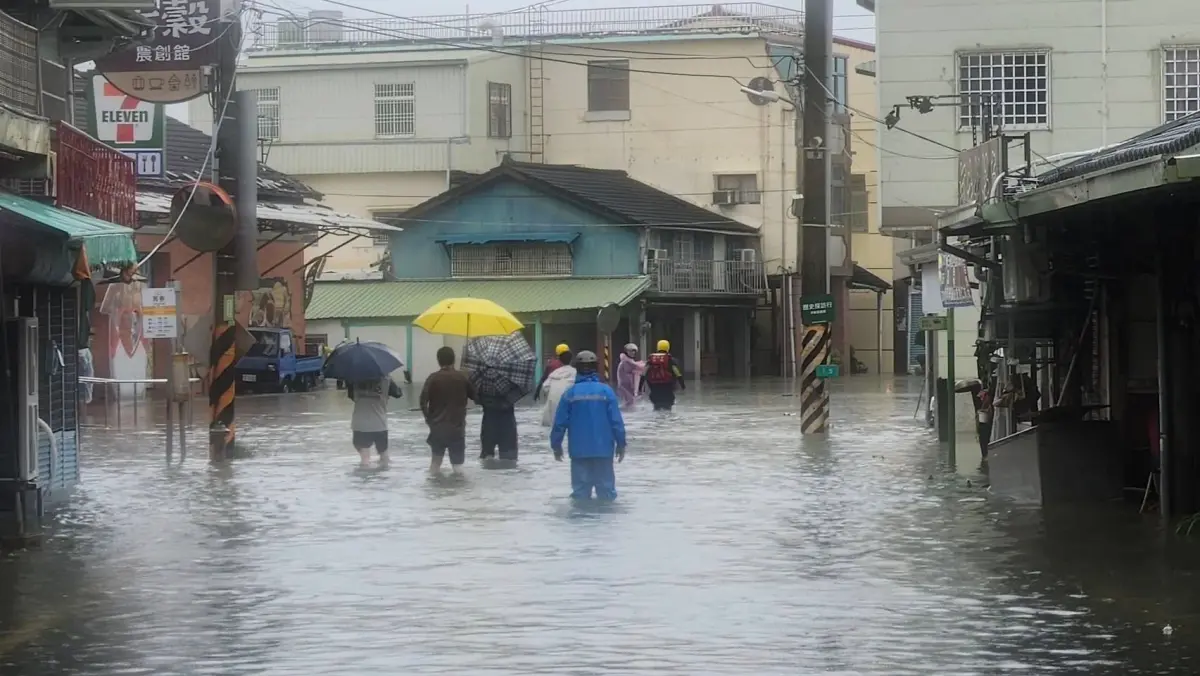 颱風、洪水襲！屋損、車泡水怎麼辦 有買這些保險就能申請理賠