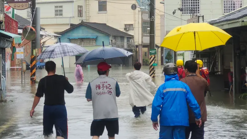 8/1停班停課別跑錯了！豪雨再炸中南部　全台6縣市停班課地區一覽
