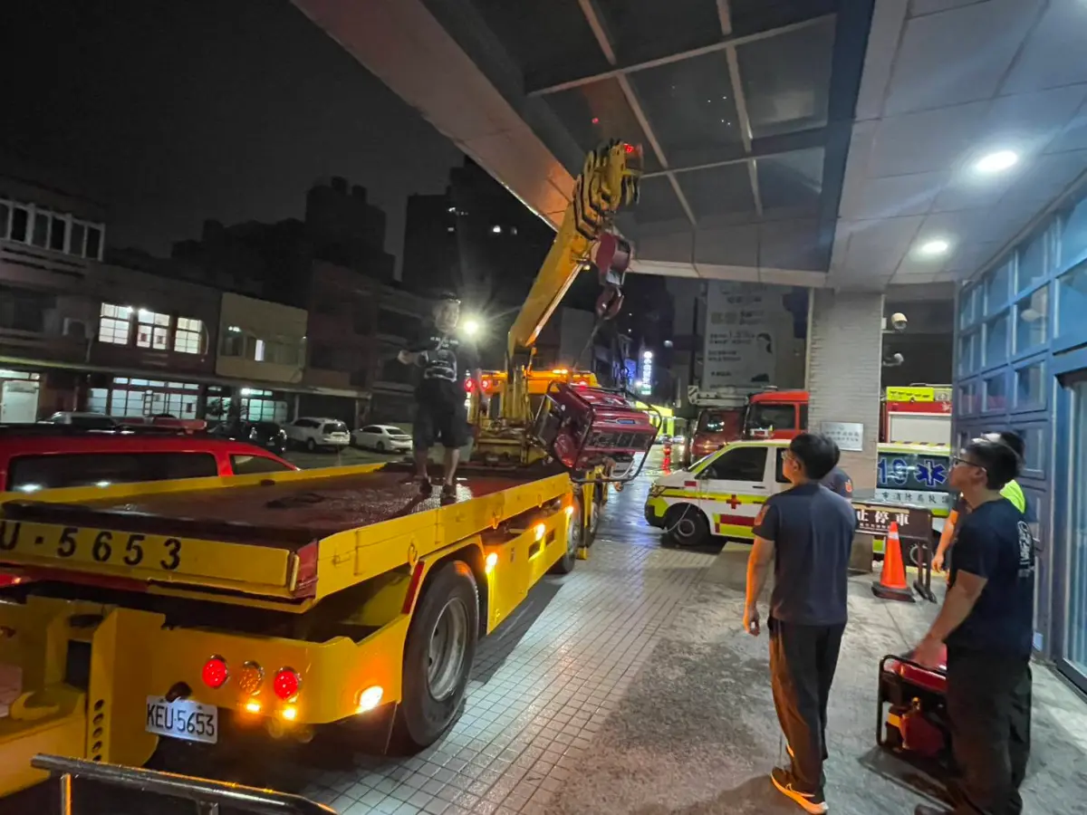 ▲竹市府派遣機具支援南部第七河川分署預做防災整備。（圖／新竹市府提供）