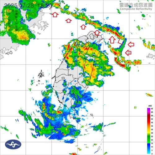▲鄭明典28日晚間貼出雷達回波圖，發現這次的水氣出現了「直線」及「直角」，沒想到這次同時出現。（圖／中央氣象署）