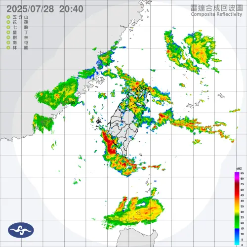 ▲強烈雷雨帶大軍已在南部外海集結。（圖／中央氣象署）