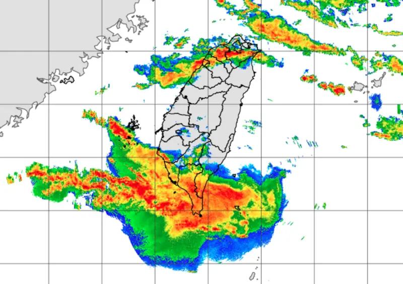 ▲今（29）日起至下週一中南部將陷入連日致災性豪雨侵襲，中央氣象署也發布豪雨特報，其中台南市、高雄市、屏東縣「一片紅」列入大豪雨警戒範圍。（圖／中央氣象署）