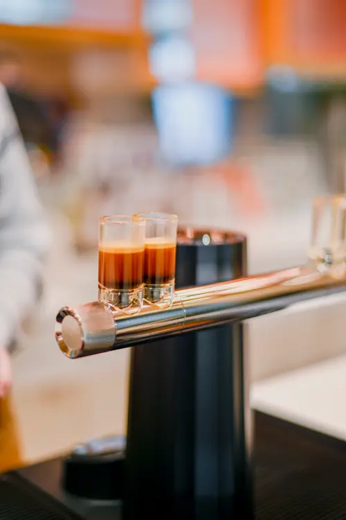 ▲星巴克典藏摩登吧檯（Starbucks Reserve Bar），有首度登台的濃縮設備 Oviso。（圖／星巴克提供）