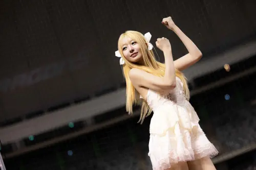 ▲權喜原意外成為小龍女們的「新團寵」，學姐林襄、小映和霖霖，還親自帶她到台灣最有名的夜市，鼓勵她挑戰臭豆腐。（圖／味全龍提供）