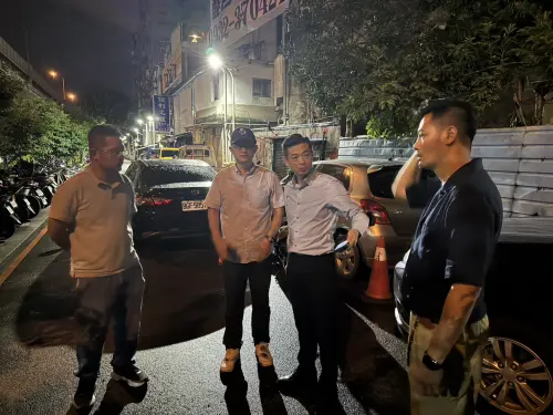 快訊/新莊箱屍案!行李箱棄水溝飄惡臭 「開箱」驚見50歲男屍 ▲新莊分局獲報派人到場,行李箱中的男屍已死亡多日,身上無外傷。(圖/警方提供)