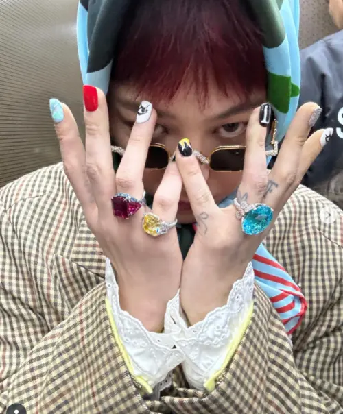 GD是行走的潮流指標!戴88億珠寶戒指拍MV ▲GD是行走的潮流指標!戴88億珠寶戒指拍MV(圖/8lo8lo8lowme IG)