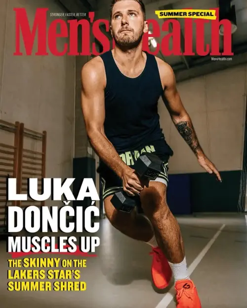 唐西奇(Luka Doncic)接受外媒《Men's Health》專訪時,體態明顯進化,他也自曝甩肉秘訣。(圖/取自Mens Health社群平台) ▲唐西奇(Luka Doncic)接受外媒《Men's Health》專訪時,體態明顯進化,他也自曝甩肉秘訣。(圖/取自Mens Health社群平台)