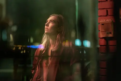 《黑夜終至》改編自威利弗勞廷的暢銷小說,敘述琳奈 不計一切風險,力圖買下能讓家人安身立命的房子。這一夜,她面臨各種危險的考驗,同時正視自身黑暗的過去,以求掙脫長久以來的枷鎖。(圖/Netflix提供) ▲《黑夜終至》改編自威利弗勞廷的暢銷小說,敘述琳奈 不計一切風險,力圖買下能讓家人安身立命的房子。這一夜,她面臨各種危險的考驗,同時正視自身黑暗的過去,以求掙脫長久以來的枷鎖。(圖/Netflix提供)