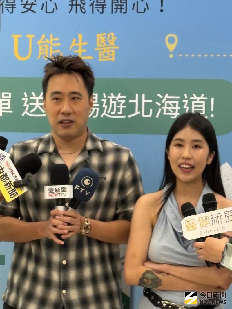 ▲藝人余祥銓夫妻獲邀擔任「買智醫佳送北海道來回機票」活動推荐人，現身就超興奮喊話，抽中機票帶全家北海道旅遊。（圖／記者金武鳳攝，2025.7.29)