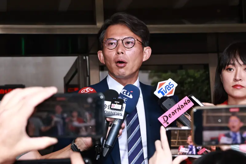 揭許智傑院會「中離」挨告誹謗　黃國昌出庭狠嗆無恥沒下限