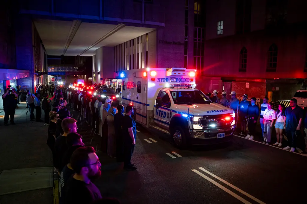 ▲美國28日爆發3起槍擊案，紐約曼哈頓的大規模槍擊案造成4人死亡，槍手自盡。（圖／美聯社／達志影像）