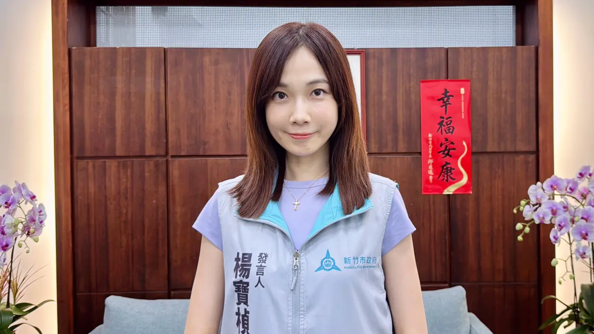 ▲新竹市府發言人楊寶楨表示，竹市府8月將啟動「巨城交通改善2.0」、學府路限時停車等政策。（圖／新竹市府提供）