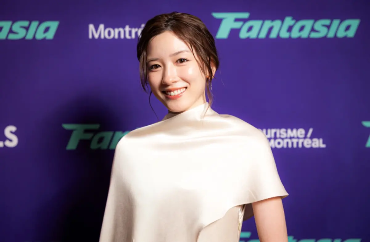 ▲永野芽郁（如圖）曾與田中圭發生不倫戀，形象大跌，但她仍敬業努力工作，在國外影展獲得觀眾滿滿掌聲，也讓她鬆一口氣、露出微笑。（圖／塗鴉日記X）