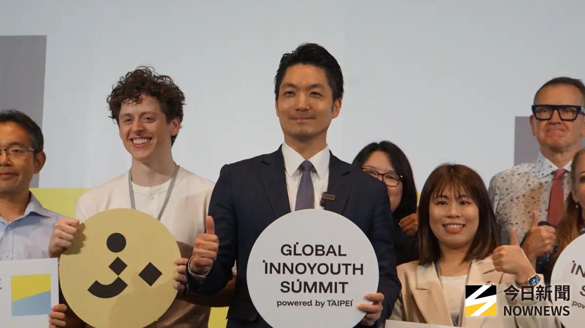 ▲台北市長蔣萬安與「2025 Global InnoYouth Summit 臺北青年高峰會」代表合影。（圖／記者呂炯昌攝，2025.07.29）