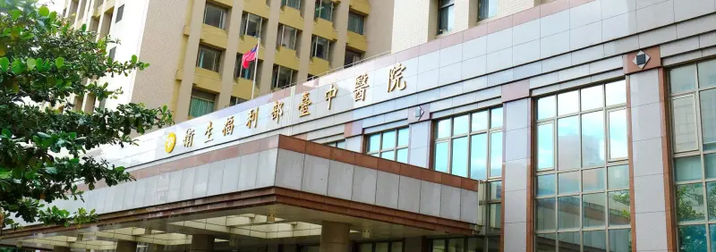 台中酷聖石顧客、店員4人誤喝消毒水掛急診　醫師：絕對不要催吐