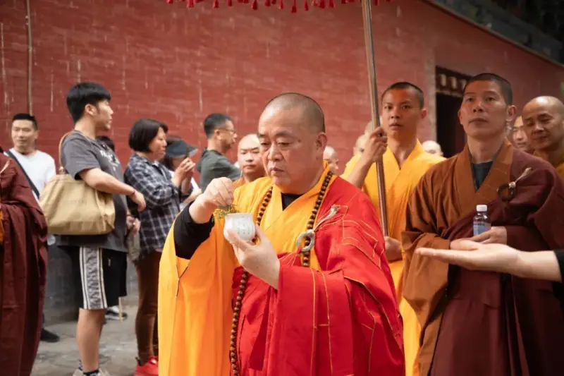 淫方丈釋永信遭帶走！黑衣人圍守少林寺僧院　當地人嘆太猖狂