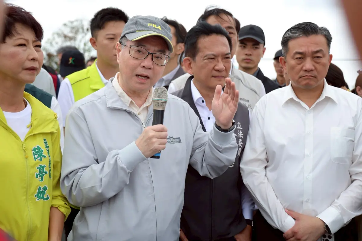 ▲卓榮泰視察雲嘉南治水、淹水與排水整治情況，提及擬定規模達千億元的大型系統性治水計畫。（圖／行政院提供）