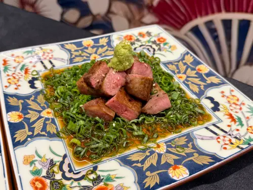 日本仙台「東山牛舌」Dream Plaza開幕!8/8買一送一菜單價格一覽 ▲「山葵厚切牛舌」988元。(圖/記者蕭涵云攝)