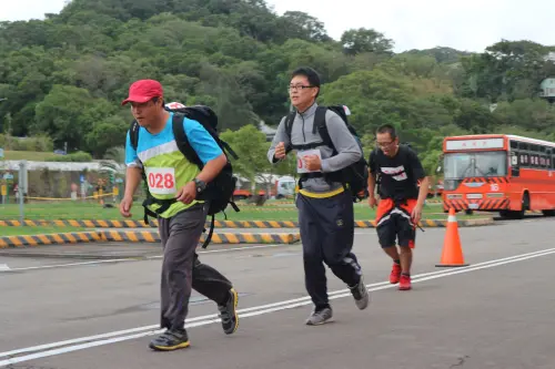 ▲森林護管員術科測驗之一1500公尺負重跑走，揹20公斤的背包，男生要在12分鐘內、女生13分30秒內完成。（示意圖／林業及自然保育署新竹分署提供）
