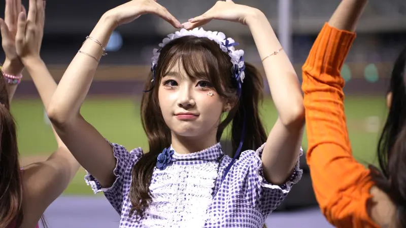 李珠珢緋聞後首現身！恐龍裝甜跳TWICE〈TT〉叉腰生氣可愛爆棚