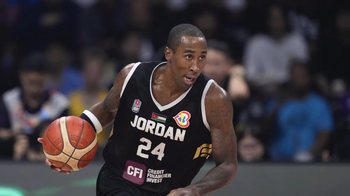 ▲曾經效力布魯克林籃網等隊的約旦歸化球員隆達·霍利斯-傑佛森（Rondae Hollis-Jefferson）近日發文表示渴望獲得回到NBA的機會，這位昔日在NBA擔任苦工型的球員，經歷過海外與國際賽的歷練，是否能在重返NBA，十分值得關注。