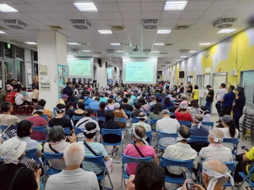 ▲新北市府29日晚間舉行「蘆洲銀河灣計畫」地方說明會，現場吸引約700人參與。（圖／林淑芬臉書）