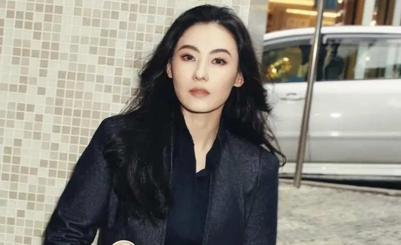 ▲張柏芝14歲的素顏嫩照近日在微博被瘋傳，從小美到大的超狂神顏，讓粉絲都再度被迷翻，忍不住讚嘆：美得很驚人。（圖／張柏芝IG）