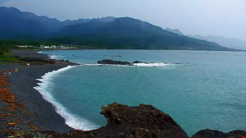 ▲東部海岸今(30)日下午仍出現觀浪民眾。(圖/東部海岸國家風景區管理處) ▲東部海岸今(30)日下午仍出現觀浪民眾。(圖/東部海岸國家風景區管理處)