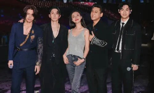 ▲朱孝天（右2）妻子韓雯雯（中）合體F4站C位！構圖全一致　粉絲哭喊：那是大S的位置。（圖／韓雯雯微博）