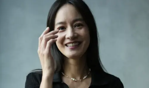 ▲Janet在《零日攻擊》中飾演女總統。（圖／Janet IG）