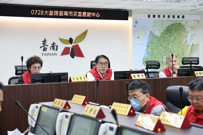 ▲中央氣象署於今天日中午12時00分發布海嘯警報，市長黃偉哲除要求市府團隊嚴陣以待，也呼籲沿海市民加強海嘯防災準備。(圖／南市府提供)