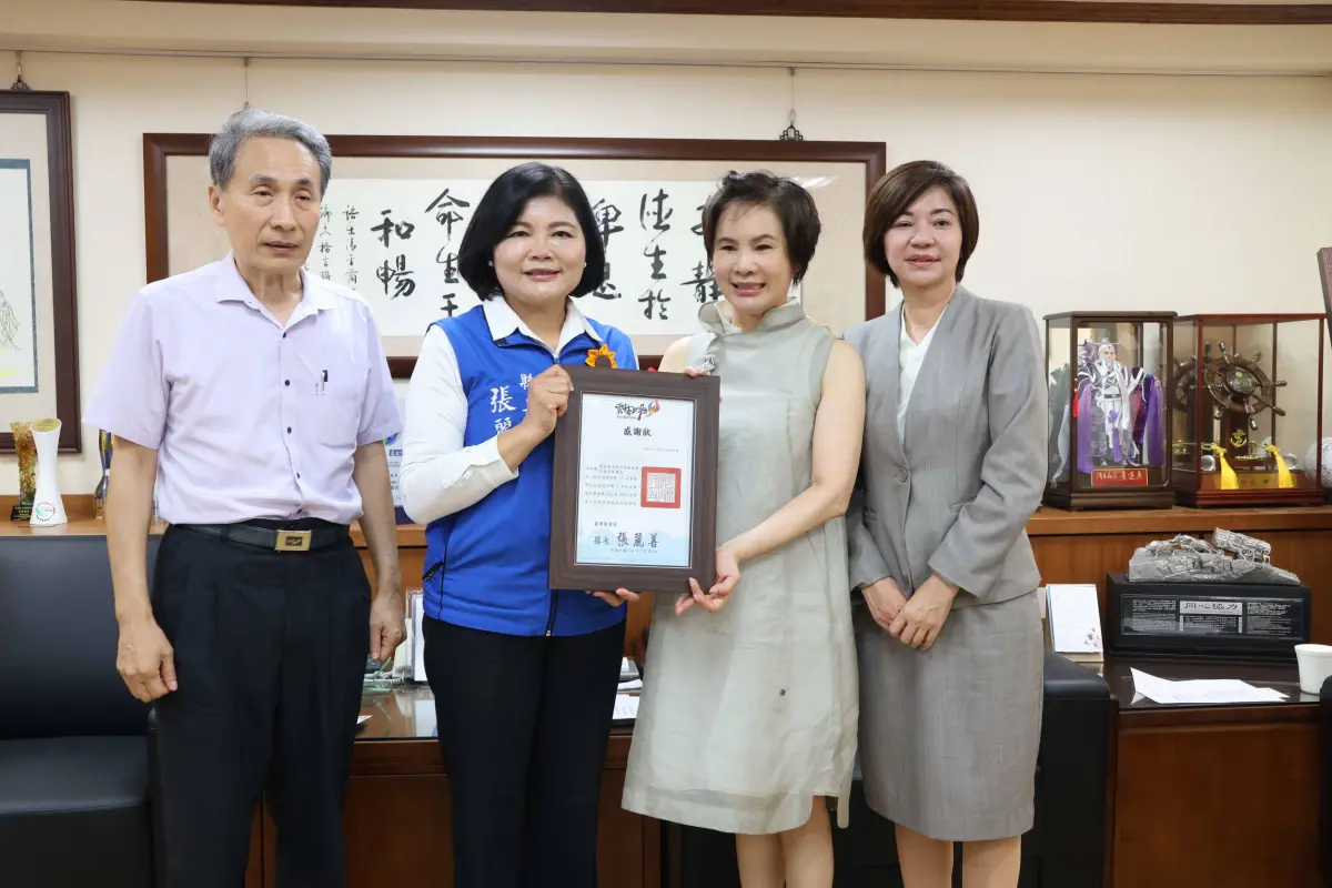 ▲雲林縣長張麗善頒贈感謝狀，並盛讚莊雅清董事長「以身作則、慈悲為懷」。（圖／主辦單位提供）