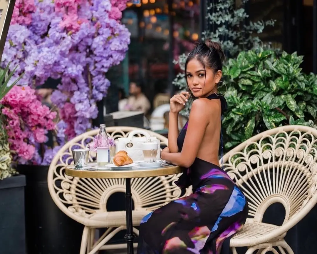 ▲今年25歲的菲律賓女孩梅恩（Maeurn Smiles）靠當網紅致富。（圖／翻攝自Instagram）