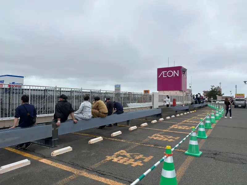 ▲北海道居民在收到海嘯警報撤離命令後，紛紛往高處避難。（圖／翻攝自X)