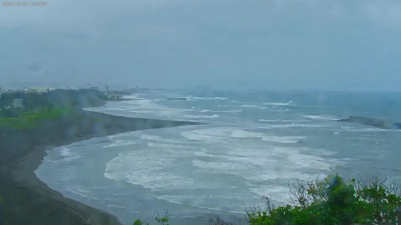 海嘯侵襲台灣被拍到了？高雄旗津鏡頭君直擊　觀眾驚：海水有變化