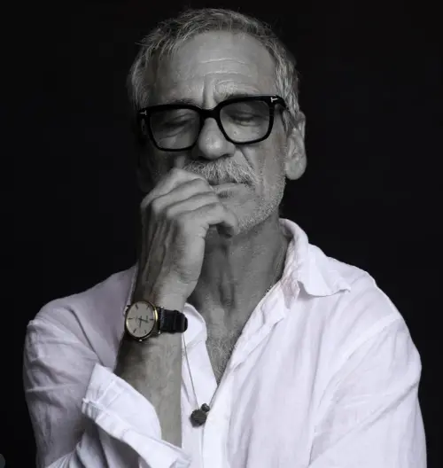 阿隆·阿布特布爾憑藉精湛演技屢獲殊榮,先後榮獲海法國際電影節十年最佳演員及耶路撒冷電影節最佳男演員等重要獎項。(圖/alonaboutboul IG) ▲阿隆·阿布特布爾憑藉精湛演技屢獲殊榮,先後榮獲海法國際電影節十年最佳演員及耶路撒冷電影節最佳男演員等重要獎項。(圖/alonaboutboul IG)